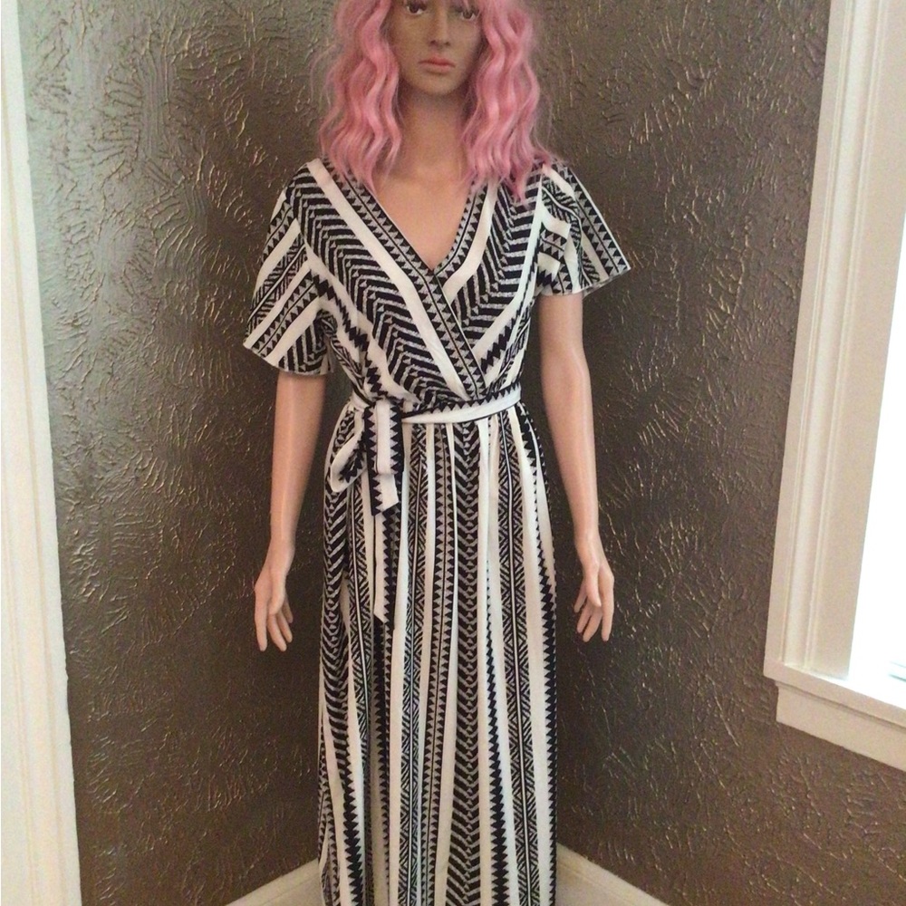 Chic Black and White Maxi Dress